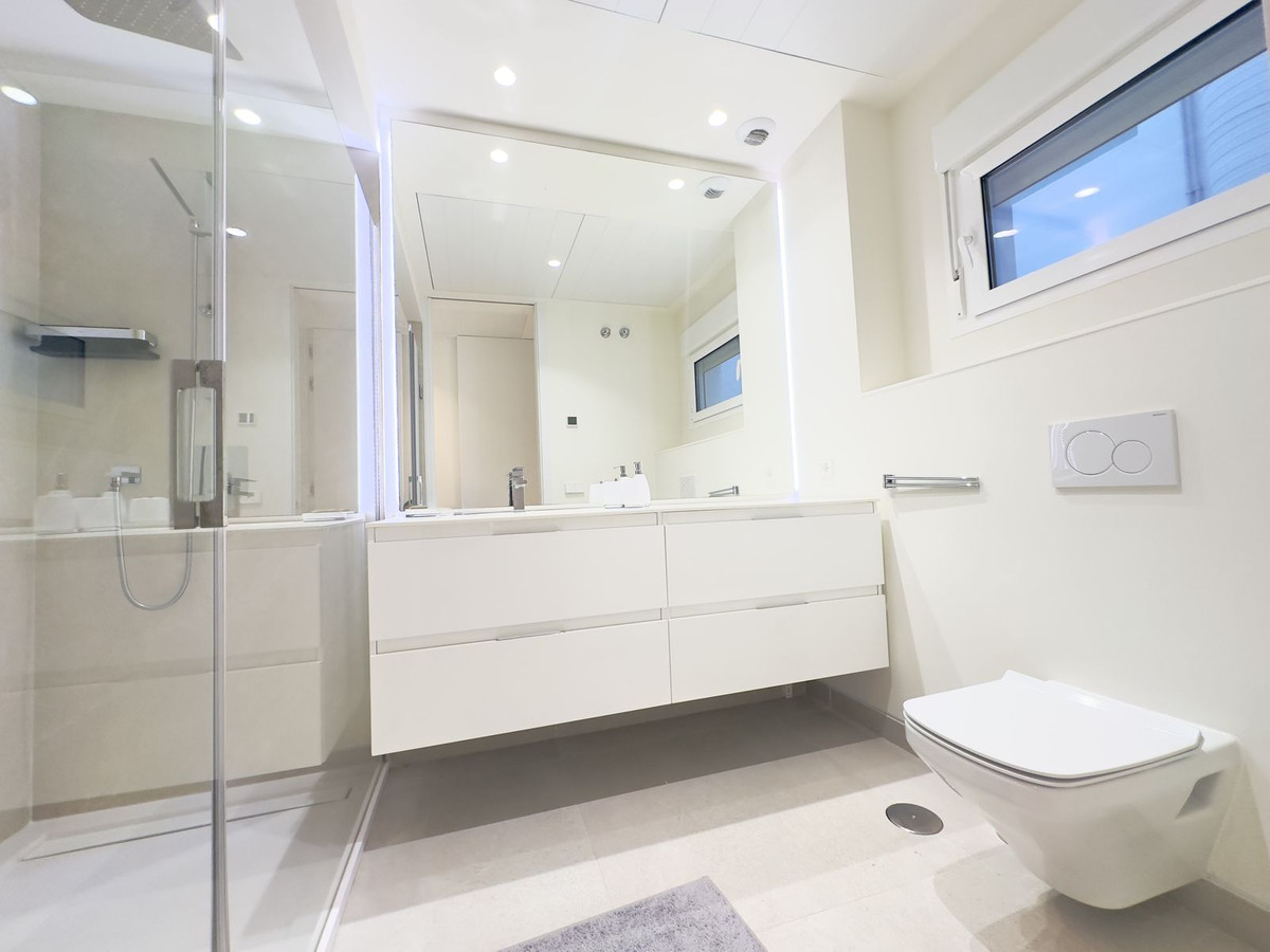3 Bed Apartment for sale in Estepona Costa Del Sol, Málaga, Spain