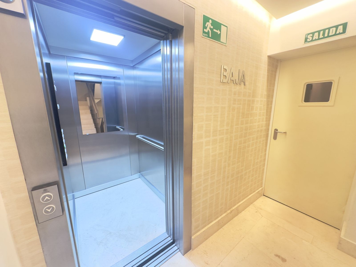 3 Bed Apartment for sale in Estepona Costa Del Sol, Málaga, Spain
