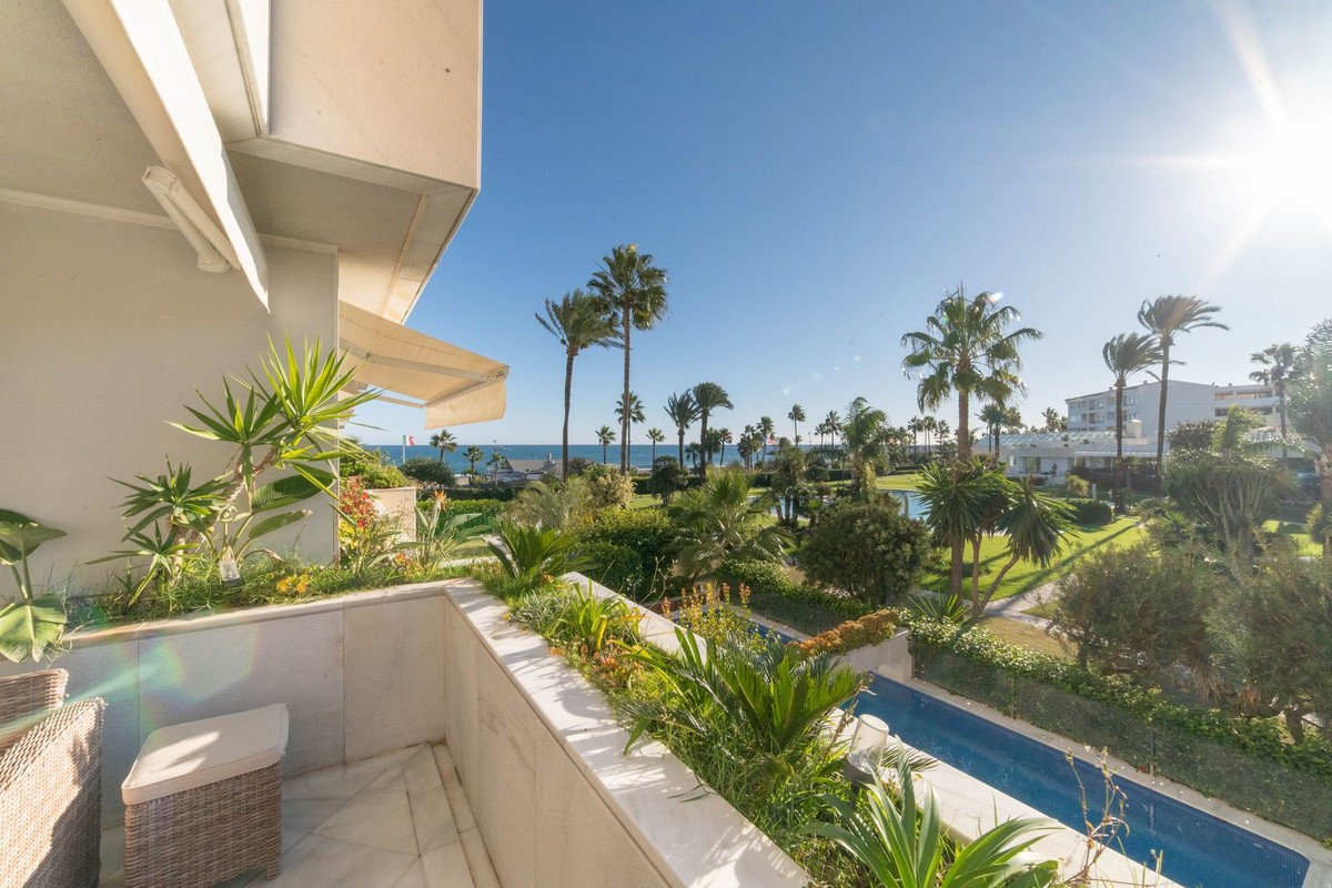 2 Bed Apartment for sale in Marbella Costa Del Sol, Málaga, Spain