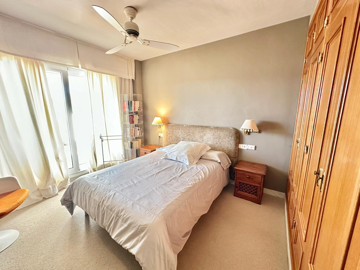 Se vende Apartamento Planta Media de 2 dormitorios en Costa Del Sol, Málaga, España