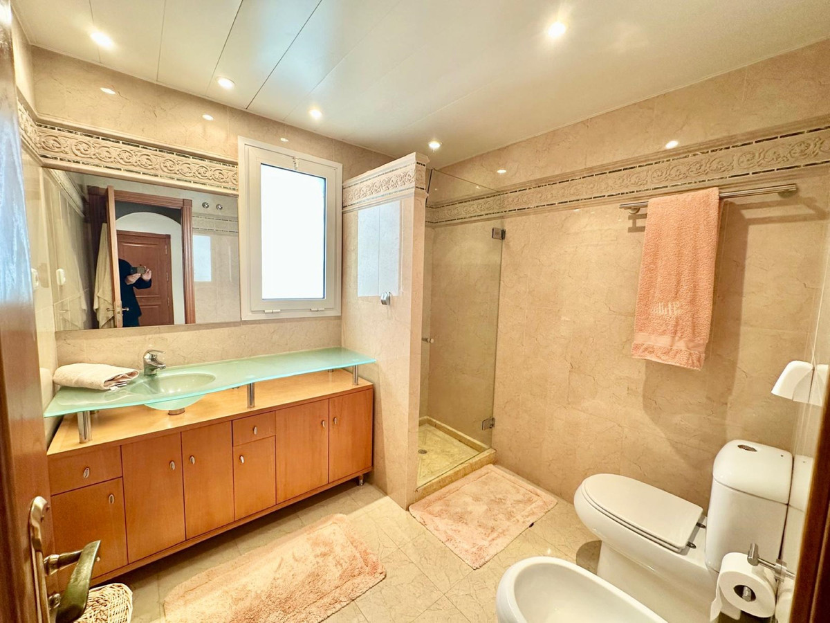 Se vende Apartamento Planta Media de 2 dormitorios en Costa Del Sol, Málaga, España