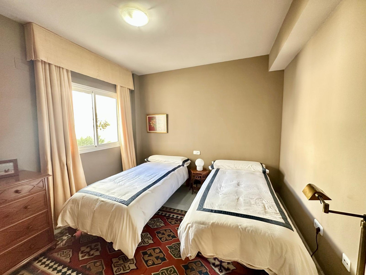 Se vende Apartamento Planta Media de 2 dormitorios en Costa Del Sol, Málaga, España