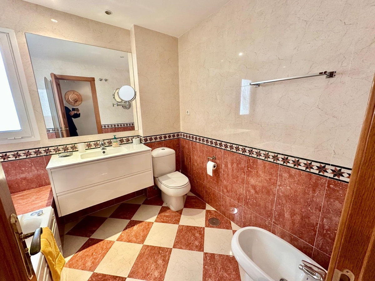 Se vende Apartamento Planta Media de 2 dormitorios en Costa Del Sol, Málaga, España