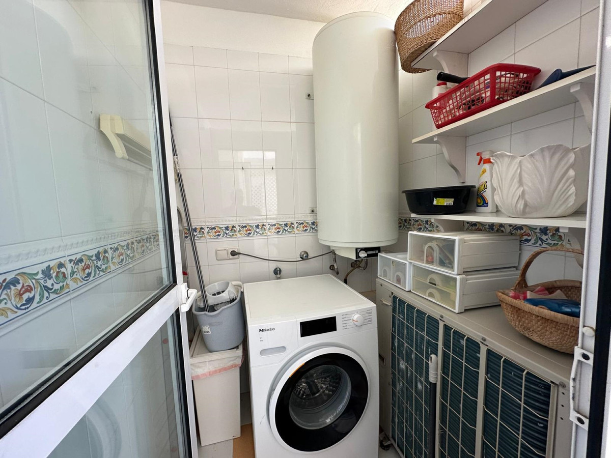Se vende Apartamento Planta Media de 2 dormitorios en Costa Del Sol, Málaga, España