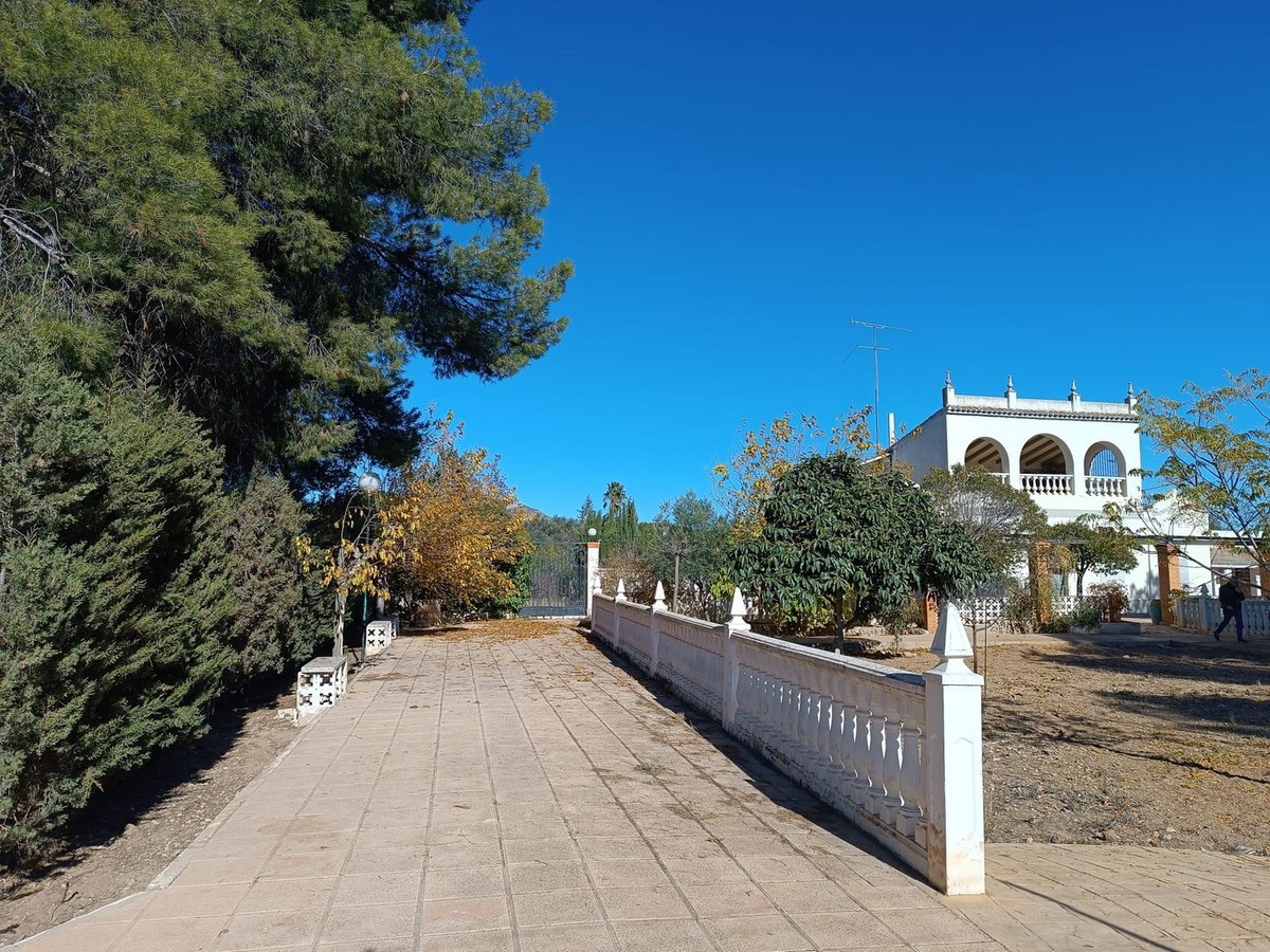 5 Bed Townhouse for sale in Yecla Costa Calida, Murcia, Spain