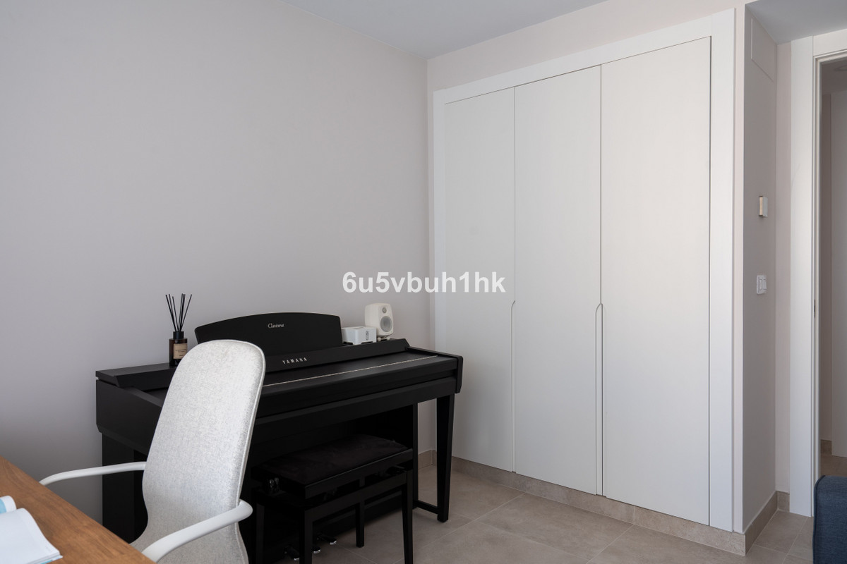 2 Bed Apartment for sale in Fuengirola Costa Del Sol, Málaga, Spain