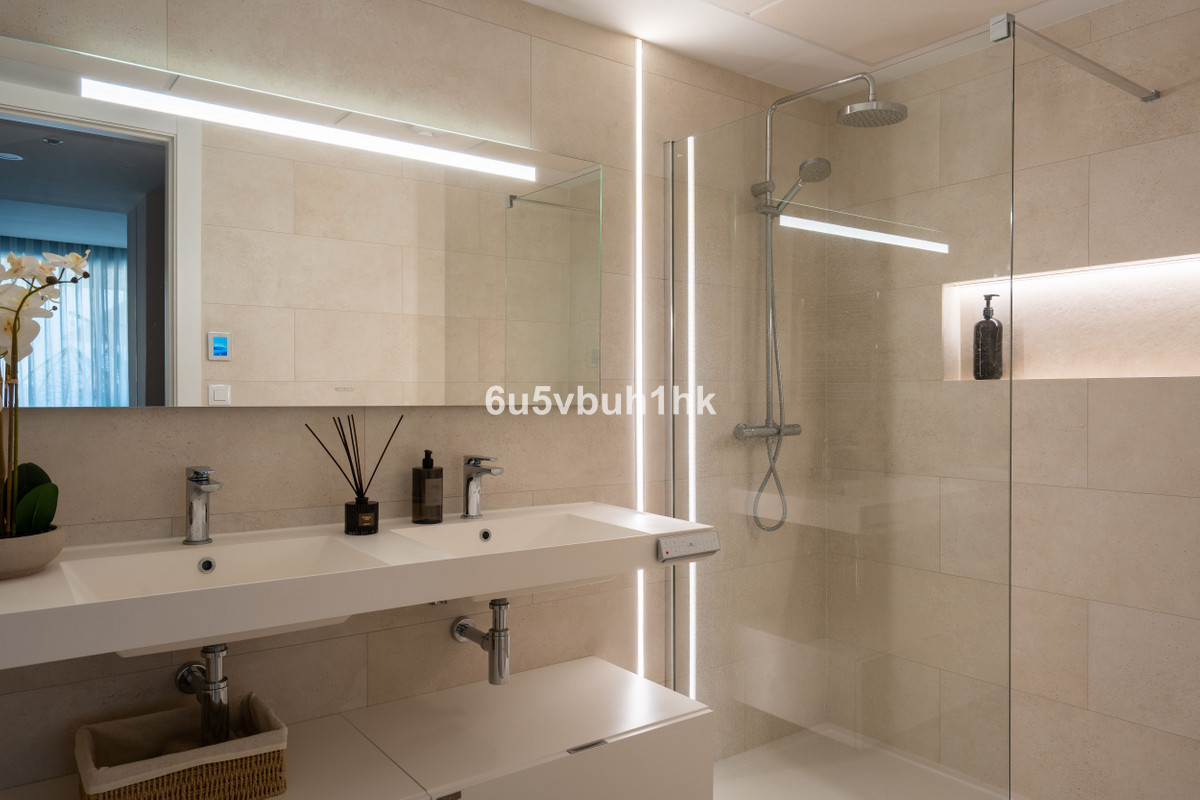 2 Bed Apartment for sale in Fuengirola Costa Del Sol, Málaga, Spain