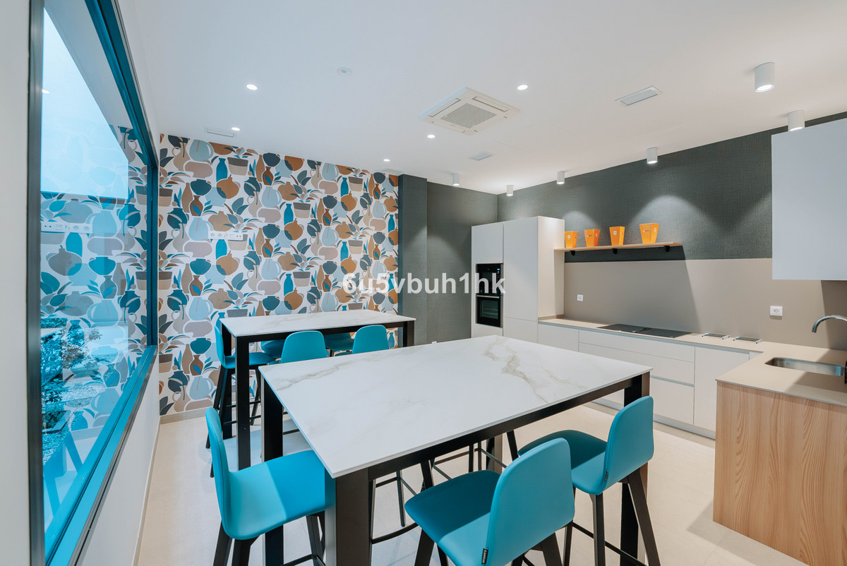 2 Bed Apartment for sale in Fuengirola Costa Del Sol, Málaga, Spain