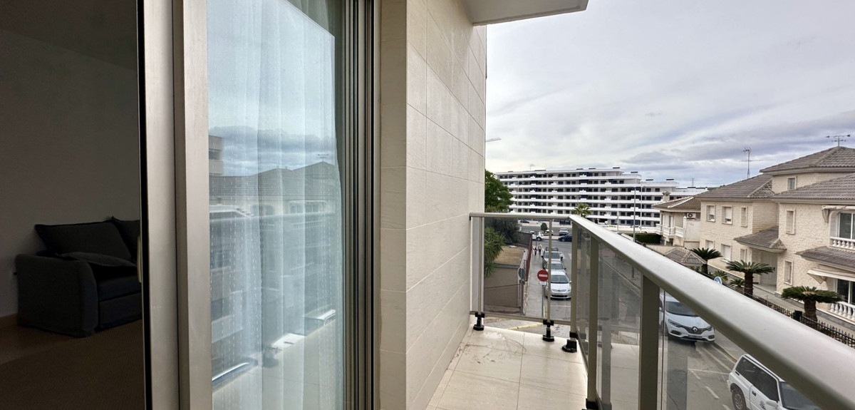 Se vende Apartamento Planta Media de 3 dormitorios en Costa Blanca, Alicante, España