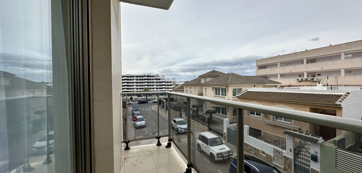 Se vende Apartamento Planta Media de 3 dormitorios en Costa Blanca, Alicante, España