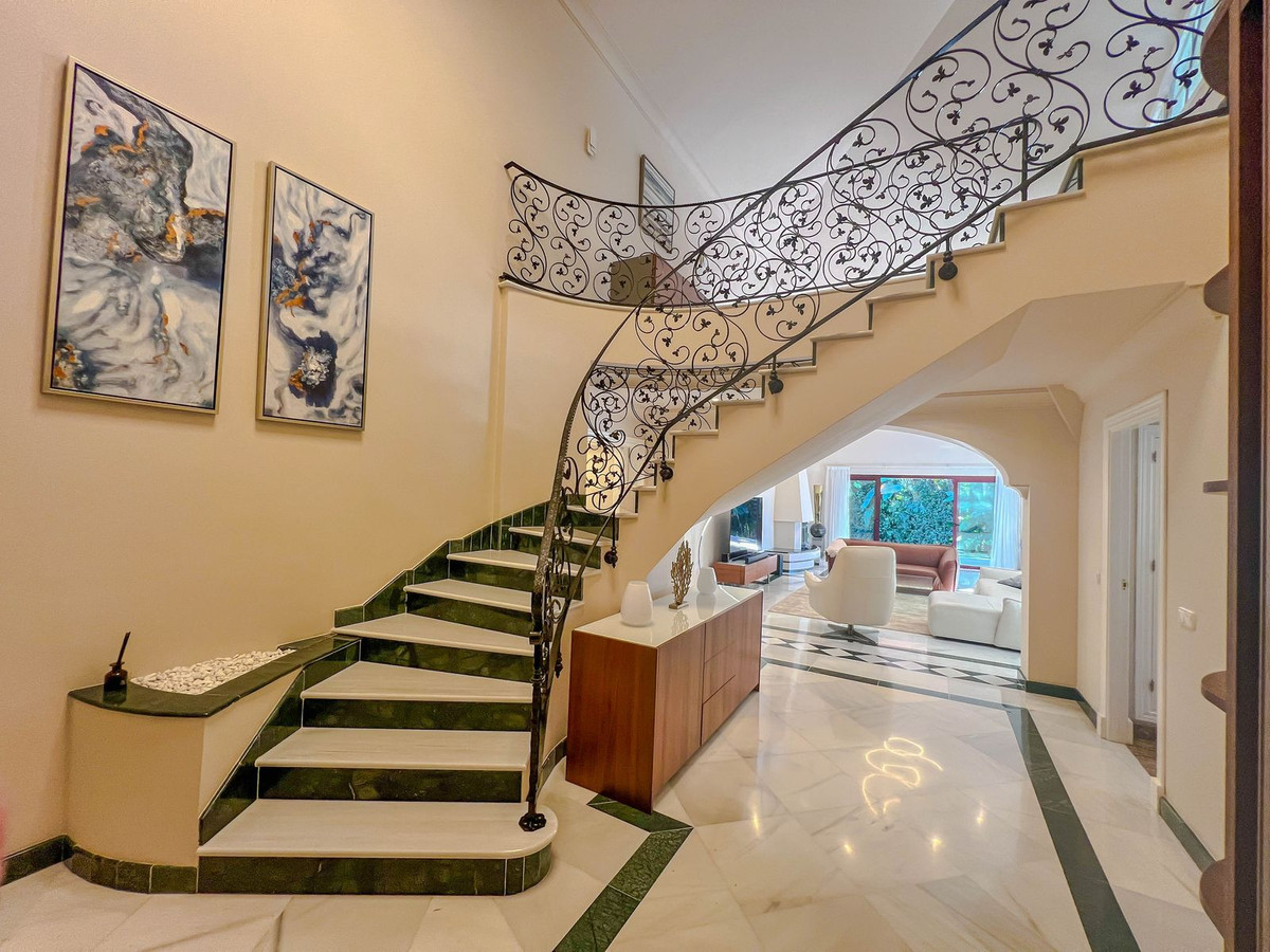 5 Bed Townhouse for sale in Los Flamingos Costa Del Sol, Málaga, Spain