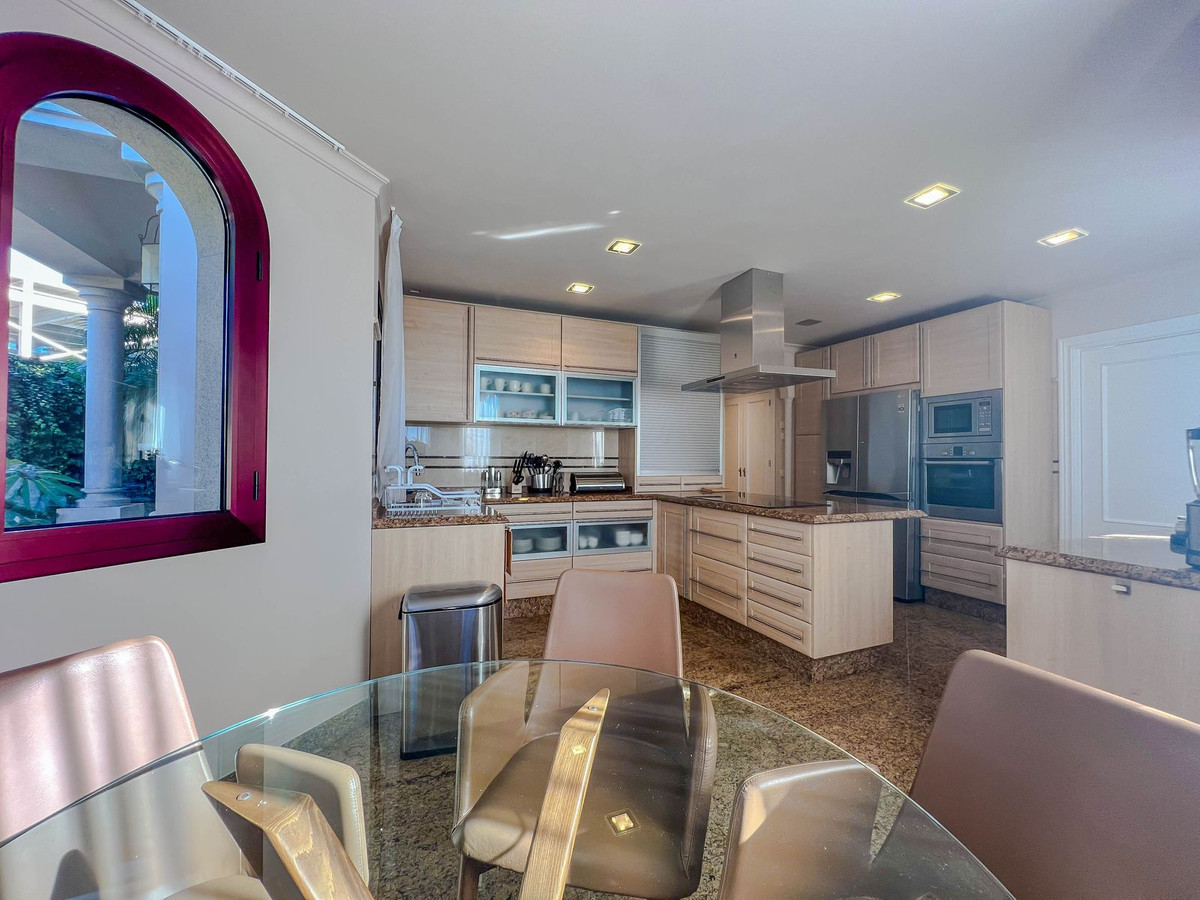 5 Bed Townhouse for sale in Los Flamingos Costa Del Sol, Málaga, Spain