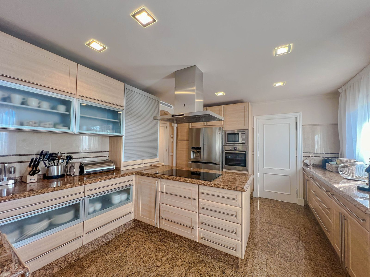 5 Bed Townhouse for sale in Los Flamingos Costa Del Sol, Málaga, Spain