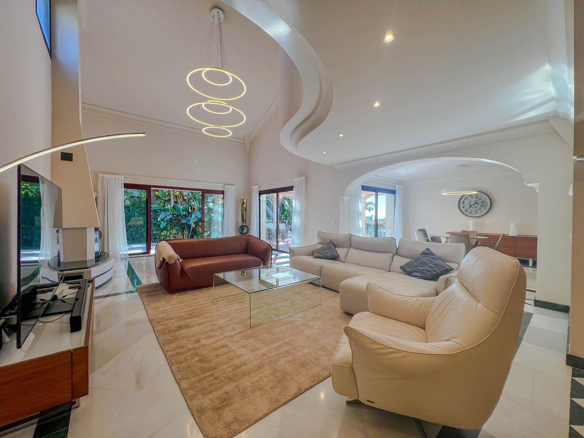 5 Bed Townhouse for sale in Los Flamingos Costa Del Sol, Málaga, Spain