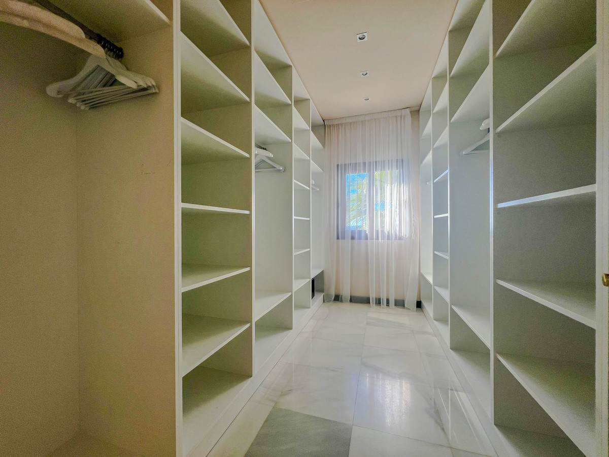 5 Bed Townhouse for sale in Los Flamingos Costa Del Sol, Málaga, Spain