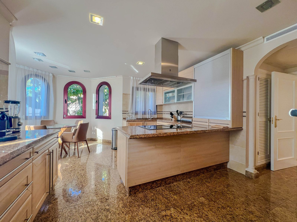 5 Bed Townhouse for sale in Los Flamingos Costa Del Sol, Málaga, Spain