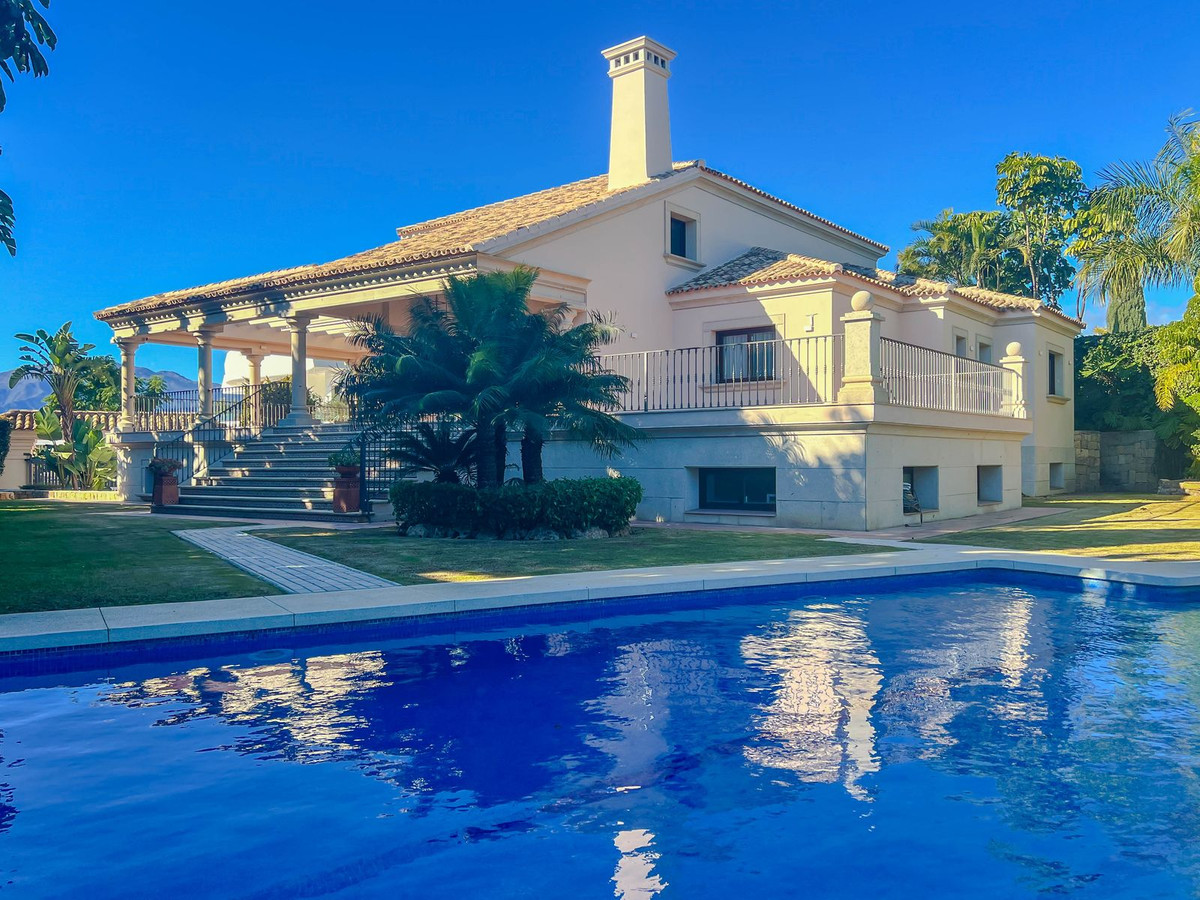 5 Bed Townhouse for sale in Los Flamingos Costa Del Sol, Málaga, Spain