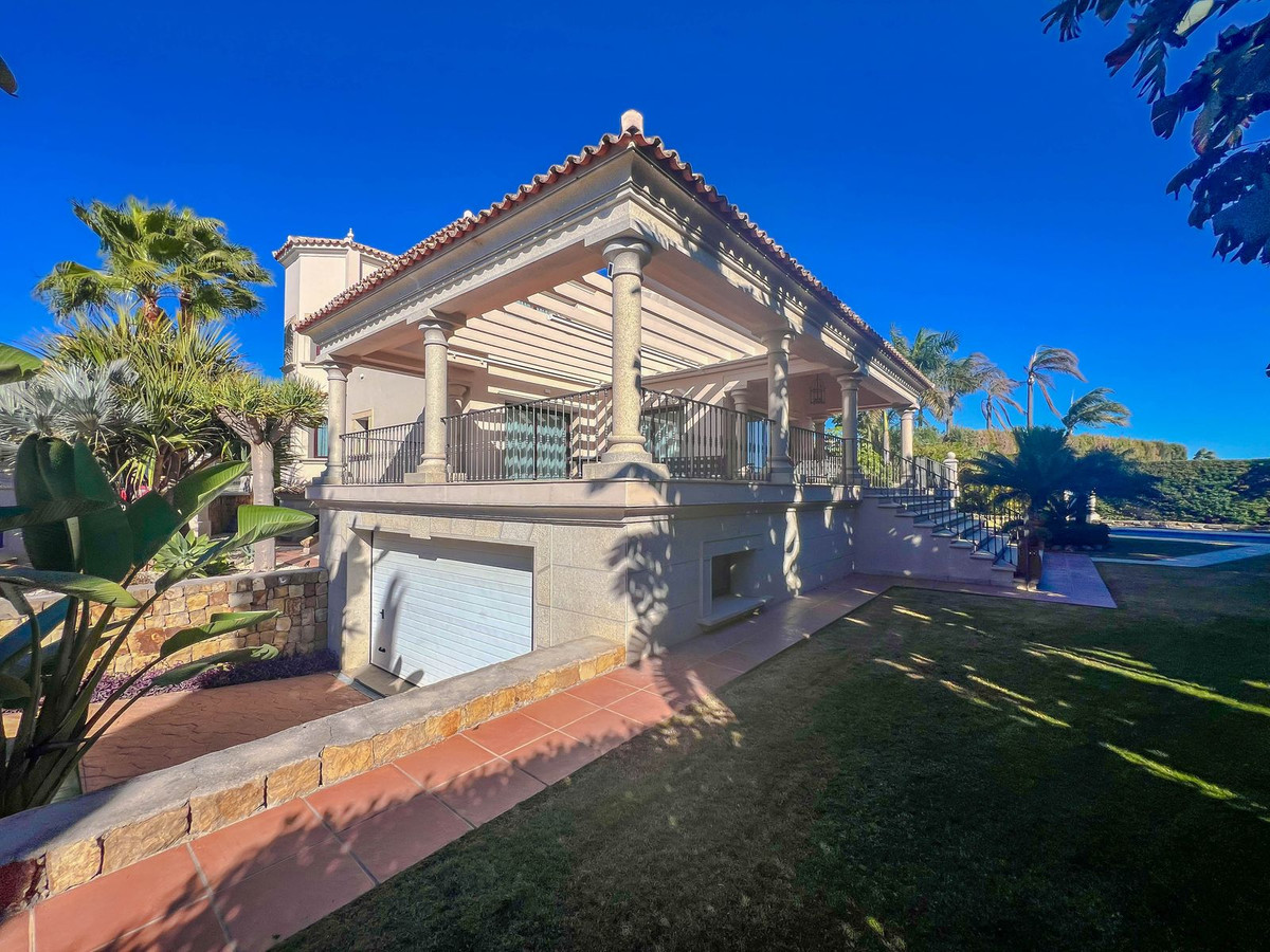 5 Bed Townhouse for sale in Los Flamingos Costa Del Sol, Málaga, Spain