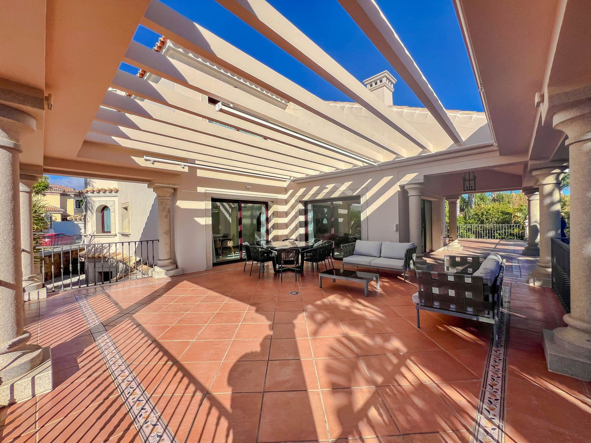 5 Bed Townhouse for sale in Los Flamingos Costa Del Sol, Málaga, Spain