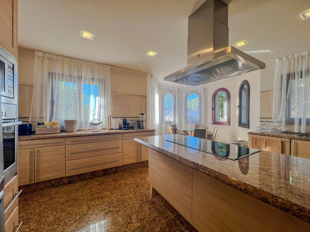 5 Bed Townhouse for sale in Los Flamingos Costa Del Sol, Málaga, Spain