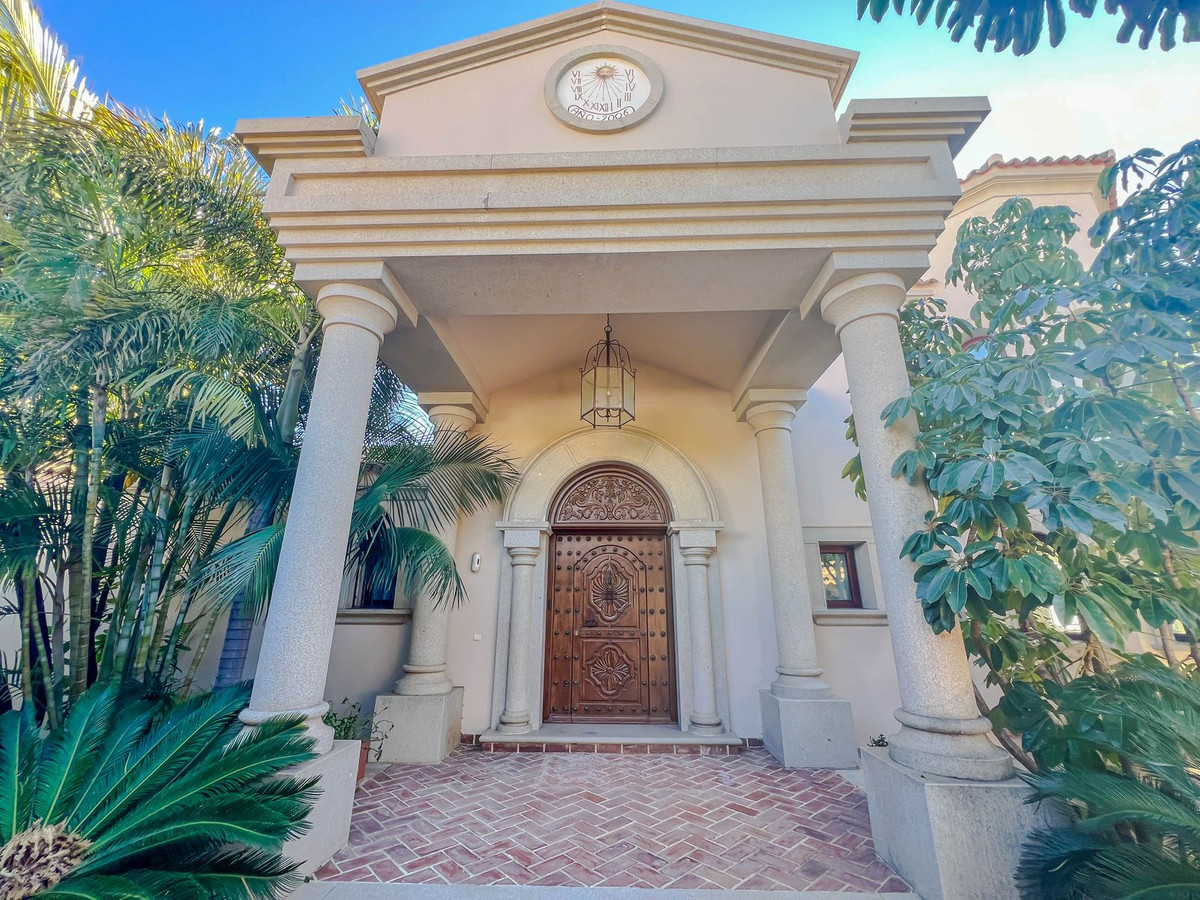 5 Bed Townhouse for sale in Los Flamingos Costa Del Sol, Málaga, Spain
