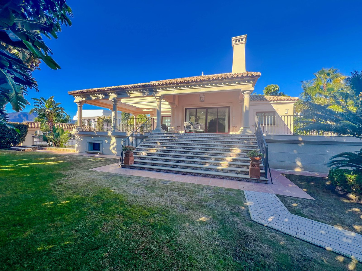 5 Bed Townhouse for sale in Los Flamingos Costa Del Sol, Málaga, Spain