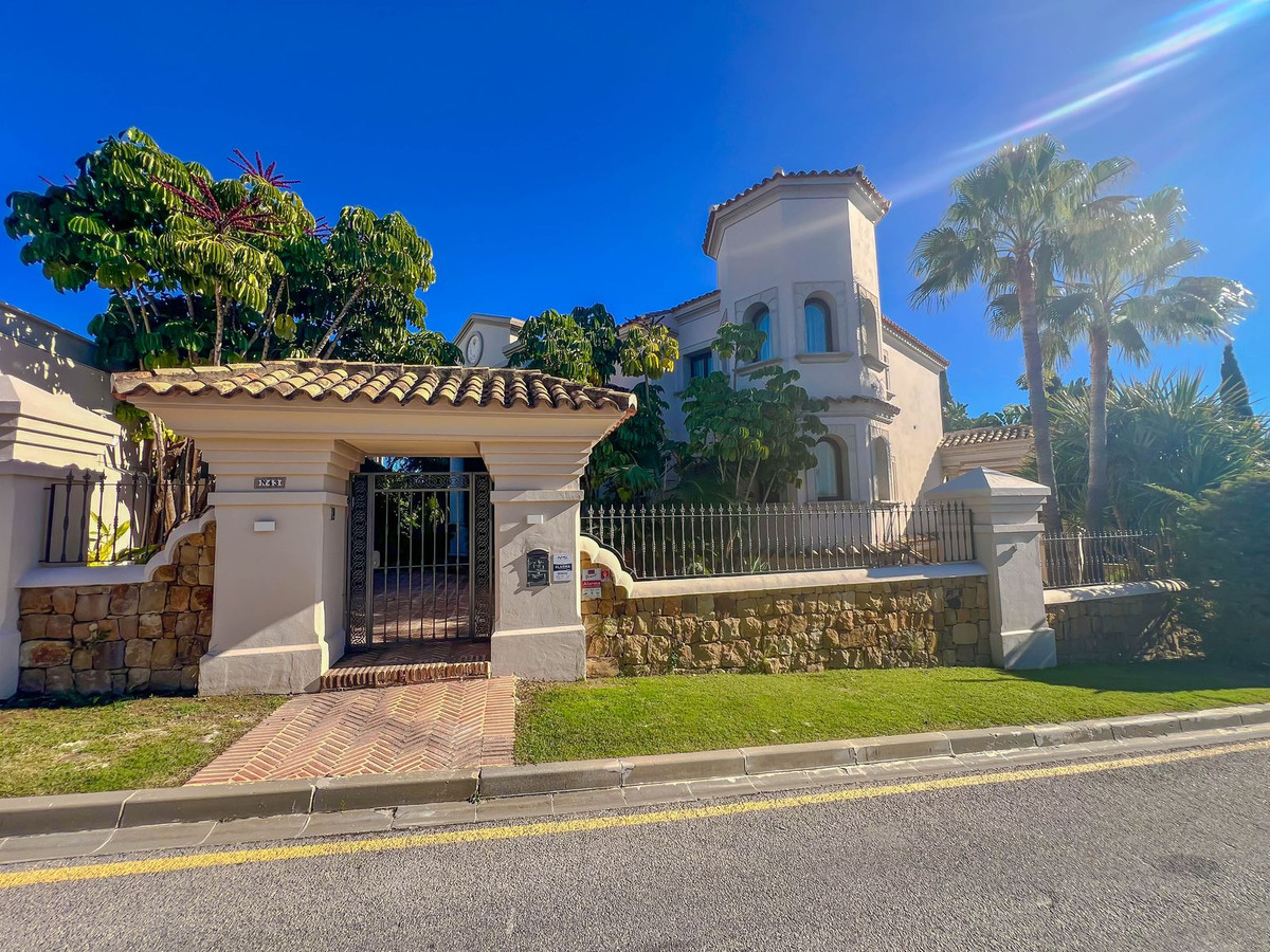 5 Bed Townhouse for sale in Los Flamingos Costa Del Sol, Málaga, Spain