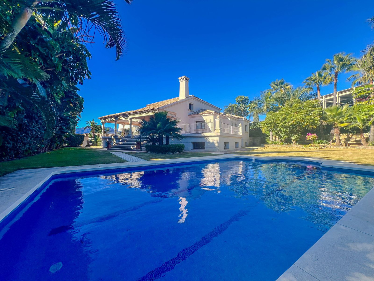 5 Bed Townhouse for sale in Los Flamingos Costa Del Sol, Málaga, Spain