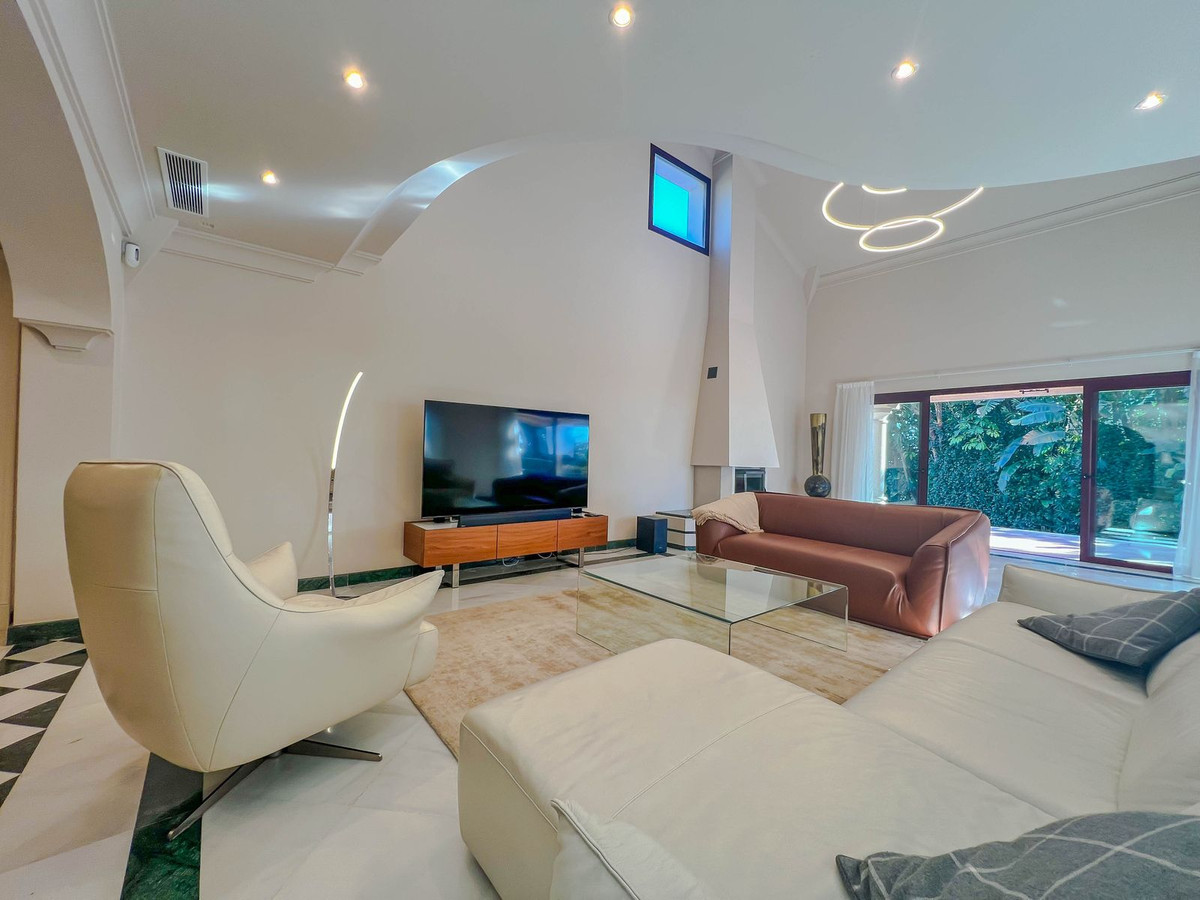 5 Bed Townhouse for sale in Los Flamingos Costa Del Sol, Málaga, Spain