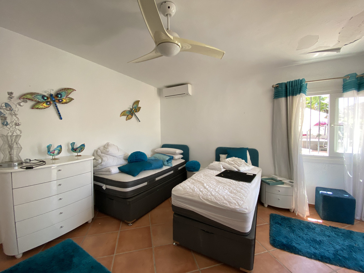 Se vende Villa - Chalet de 4 dormitorios en Costa Del Sol, Málaga, España