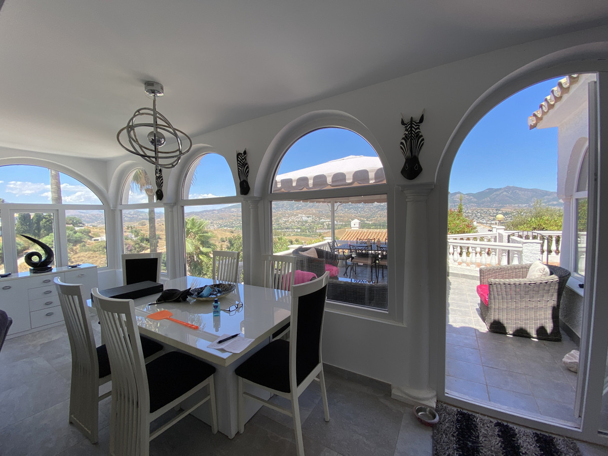 Se vende Villa - Chalet de 4 dormitorios en Costa Del Sol, Málaga, España