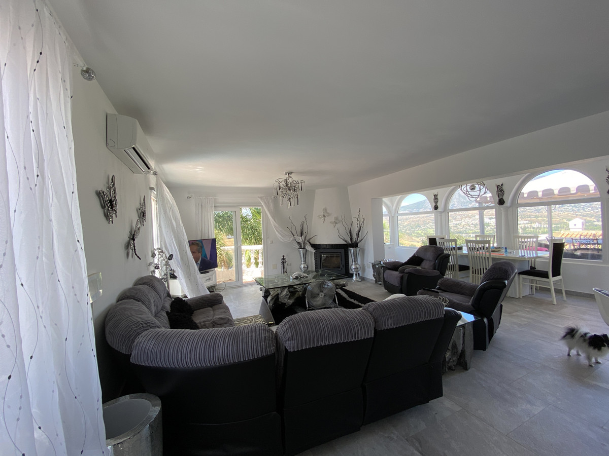 Se vende Villa - Chalet de 4 dormitorios en Costa Del Sol, Málaga, España