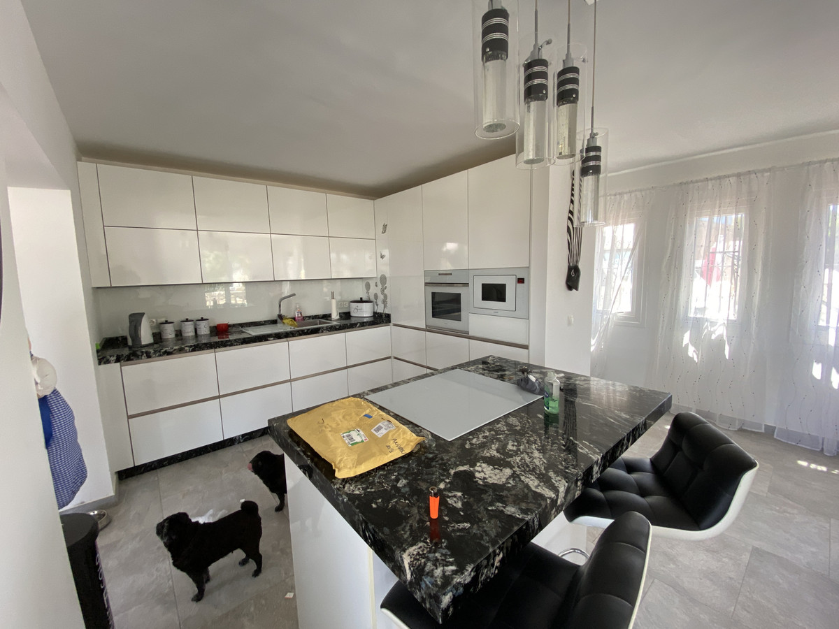 Se vende Villa - Chalet de 4 dormitorios en Costa Del Sol, Málaga, España