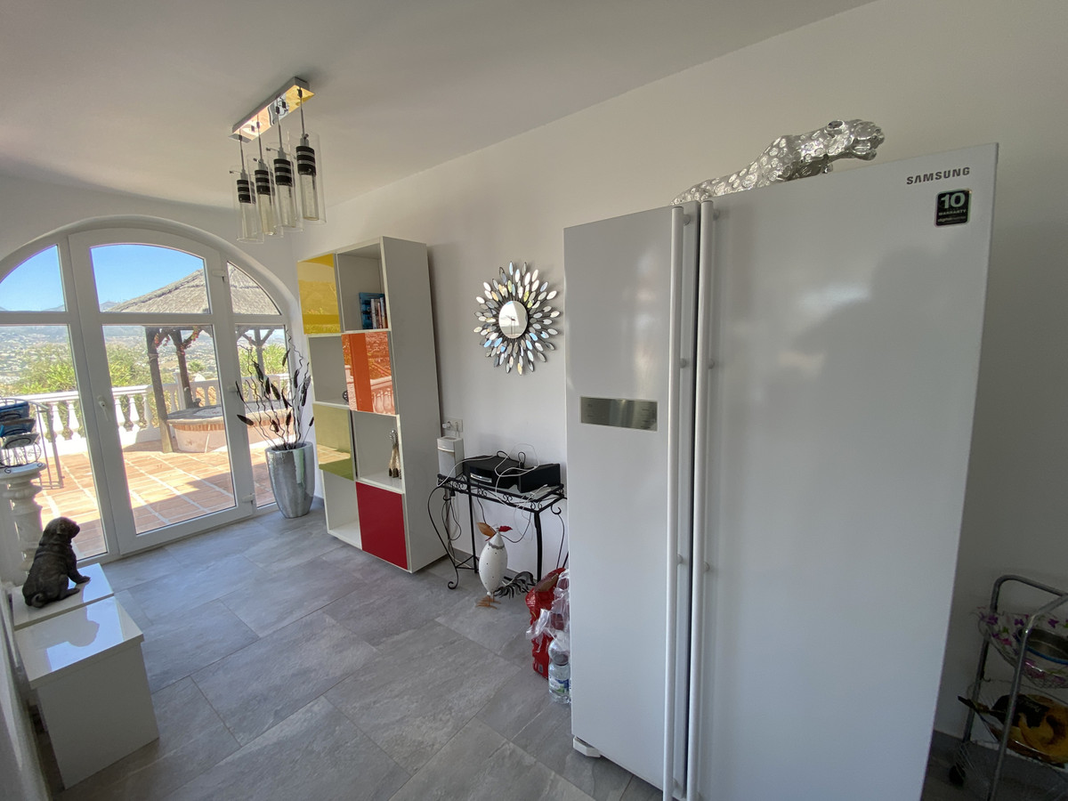 Se vende Villa - Chalet de 4 dormitorios en Costa Del Sol, Málaga, España