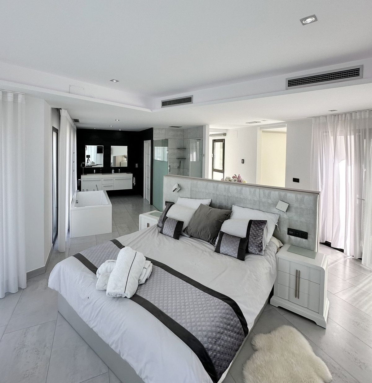 5 Bed Townhouse for sale in Javea Costa Blanca, Alicante, Spain