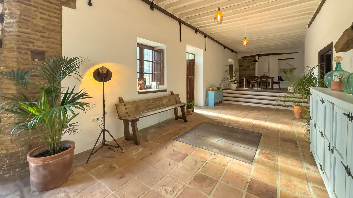 8 Bed Townhouse for sale in Montes De Málaga Málaga Ciudad, Málaga, Spain