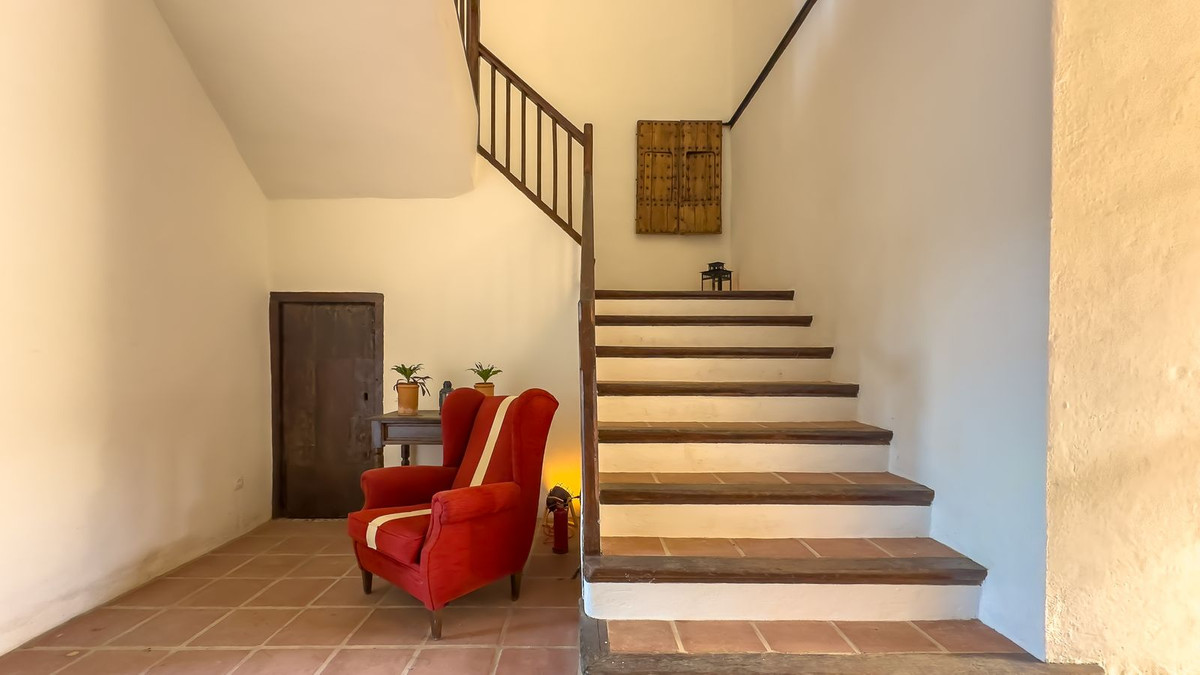8 Bed Townhouse for sale in Montes De Málaga Málaga Ciudad, Málaga, Spain