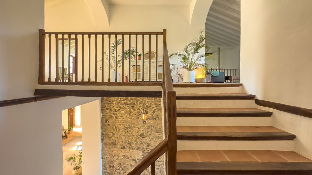 8 Bed Townhouse for sale in Montes De Málaga Málaga Ciudad, Málaga, Spain