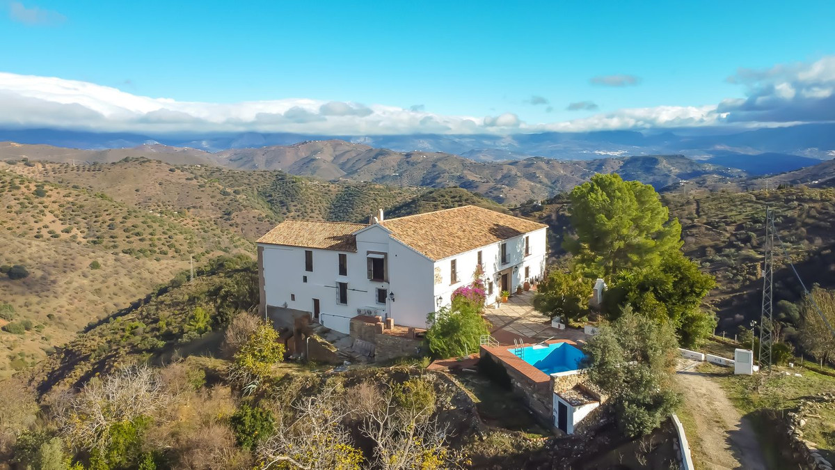 8 Bed Townhouse for sale in Montes De Málaga Málaga Ciudad, Málaga, Spain