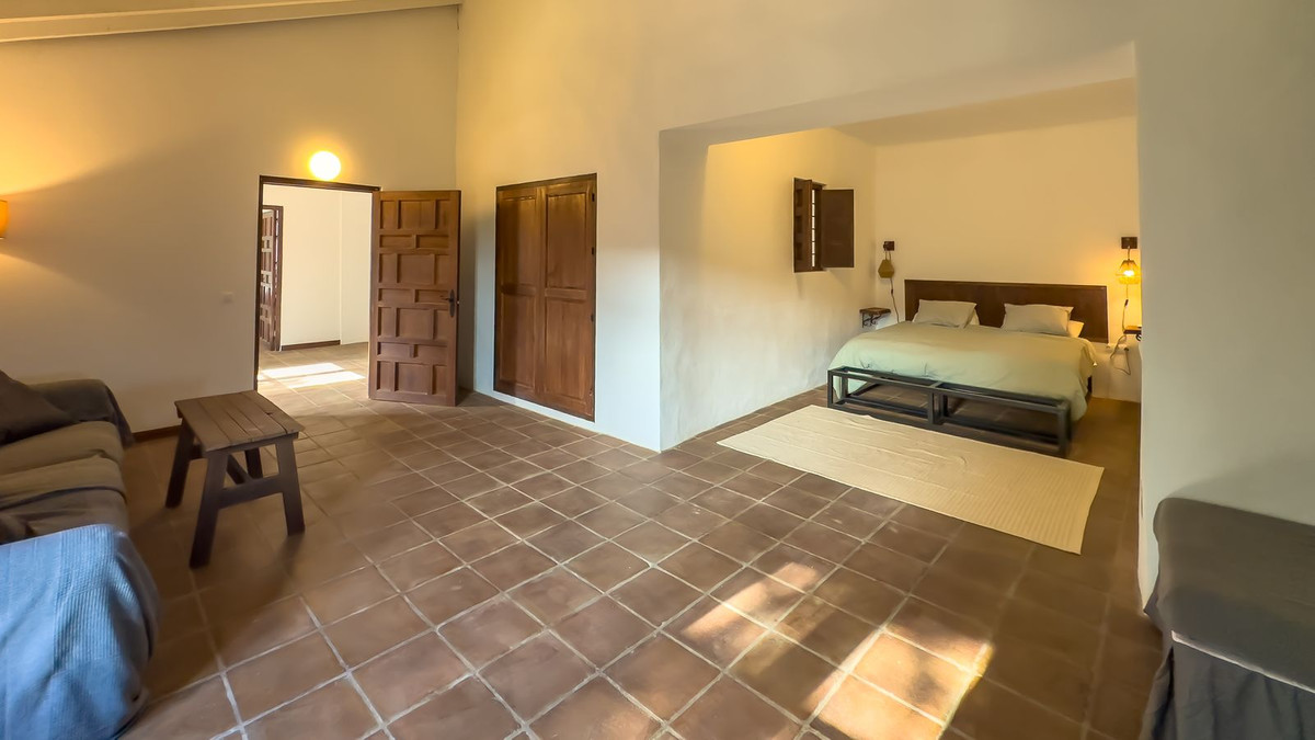 8 Bed Townhouse for sale in Montes De Málaga Málaga Ciudad, Málaga, Spain