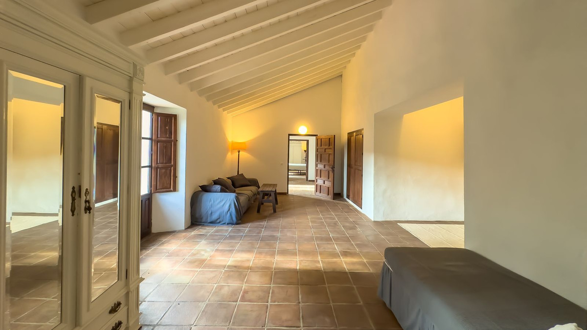 8 Bed Townhouse for sale in Montes De Málaga Málaga Ciudad, Málaga, Spain