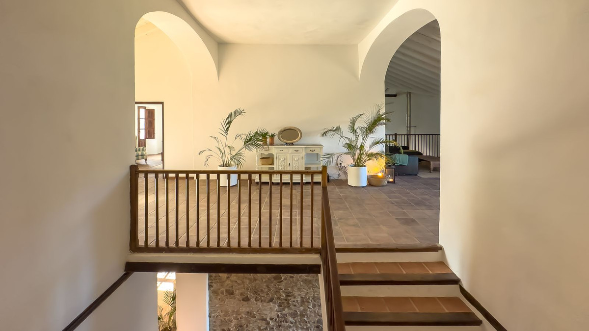 8 Bed Townhouse for sale in Montes De Málaga Málaga Ciudad, Málaga, Spain