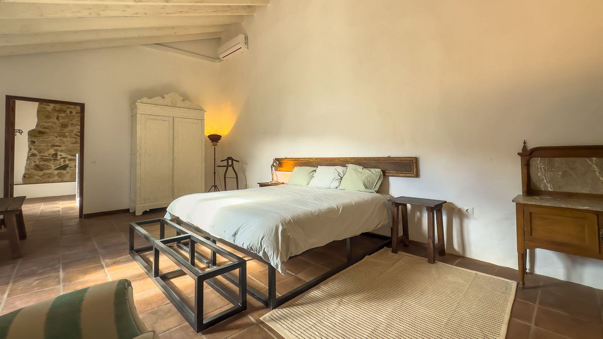 8 Bed Townhouse for sale in Montes De Málaga Málaga Ciudad, Málaga, Spain