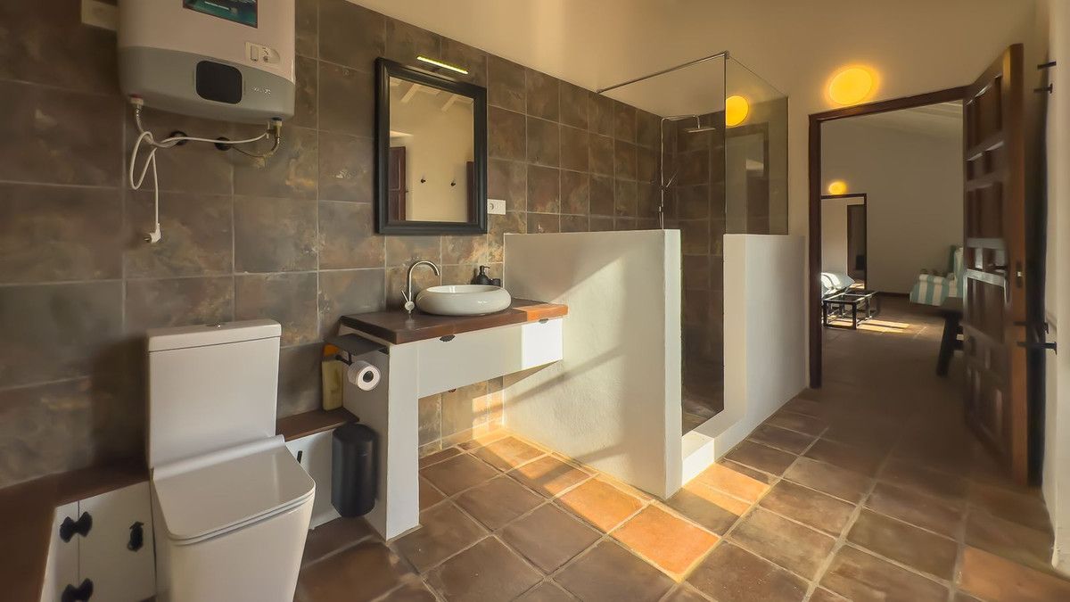 8 Bed Townhouse for sale in Montes De Málaga Málaga Ciudad, Málaga, Spain