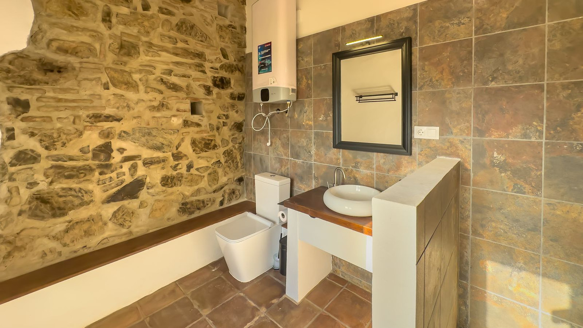 8 Bed Townhouse for sale in Montes De Málaga Málaga Ciudad, Málaga, Spain