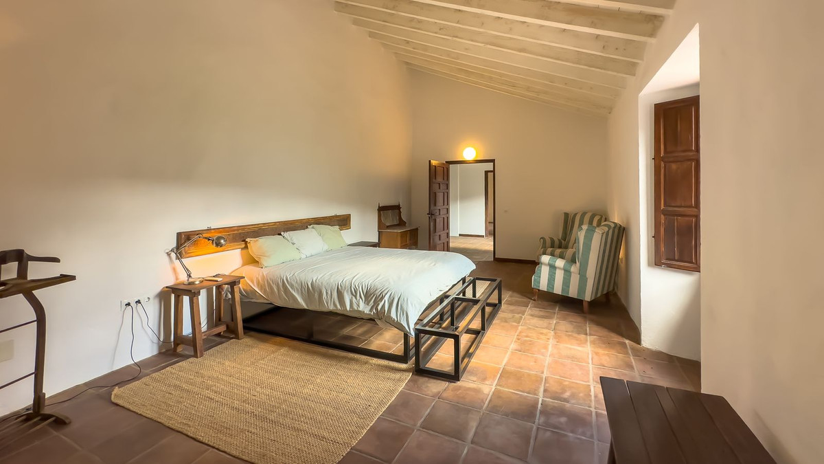 8 Bed Townhouse for sale in Montes De Málaga Málaga Ciudad, Málaga, Spain