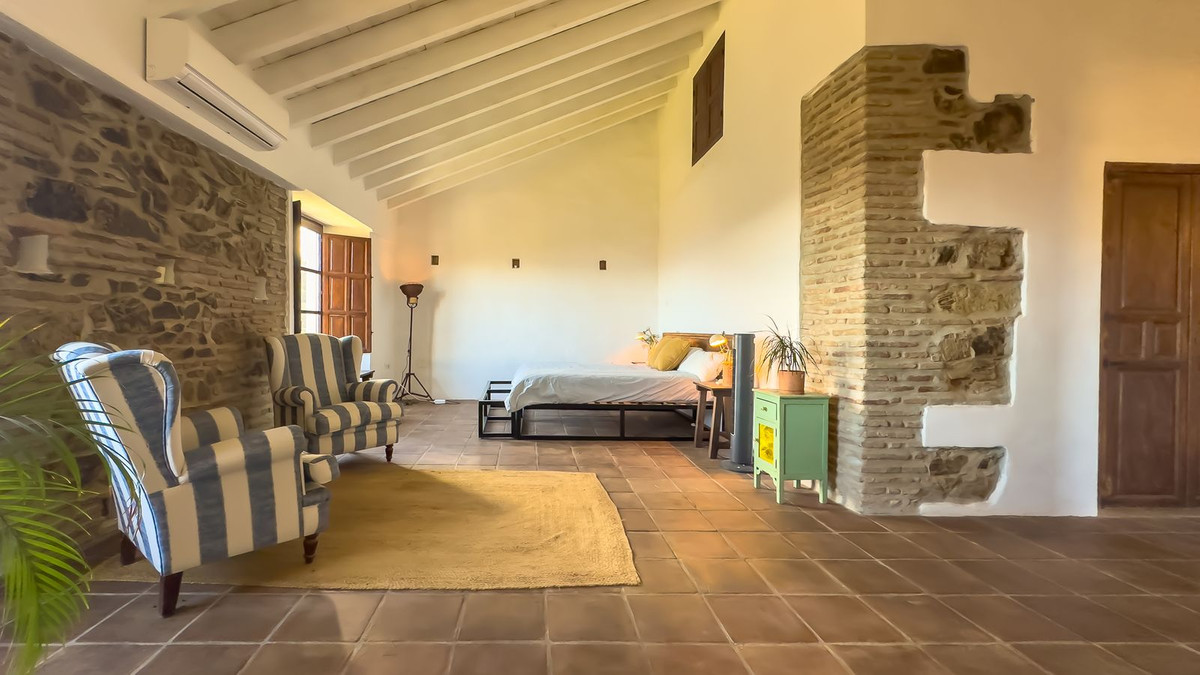 8 Bed Townhouse for sale in Montes De Málaga Málaga Ciudad, Málaga, Spain