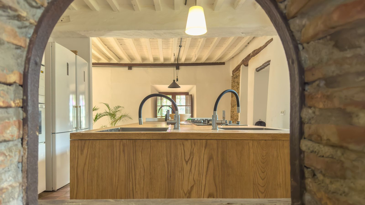 8 Bed Townhouse for sale in Montes De Málaga Málaga Ciudad, Málaga, Spain