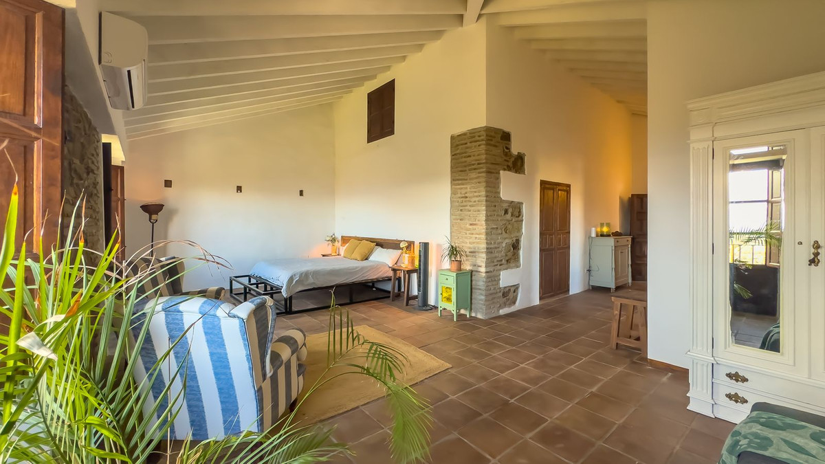 8 Bed Townhouse for sale in Montes De Málaga Málaga Ciudad, Málaga, Spain