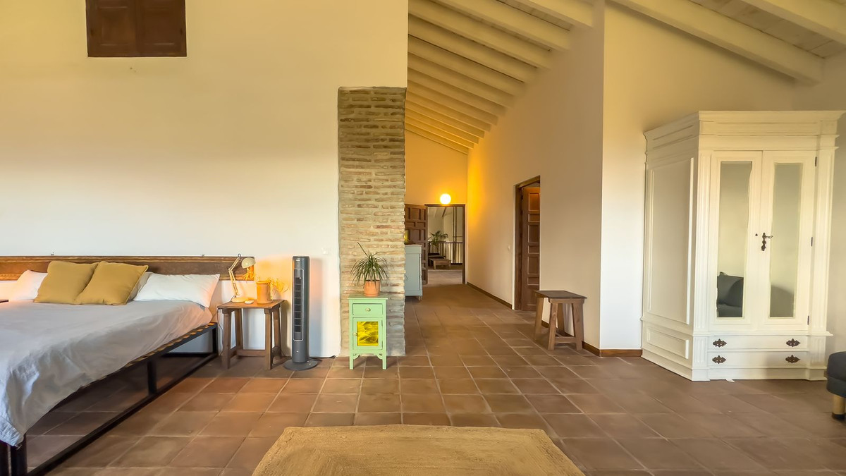 8 Bed Townhouse for sale in Montes De Málaga Málaga Ciudad, Málaga, Spain